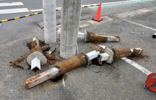 看板支柱撤去　埼玉県蓮田市